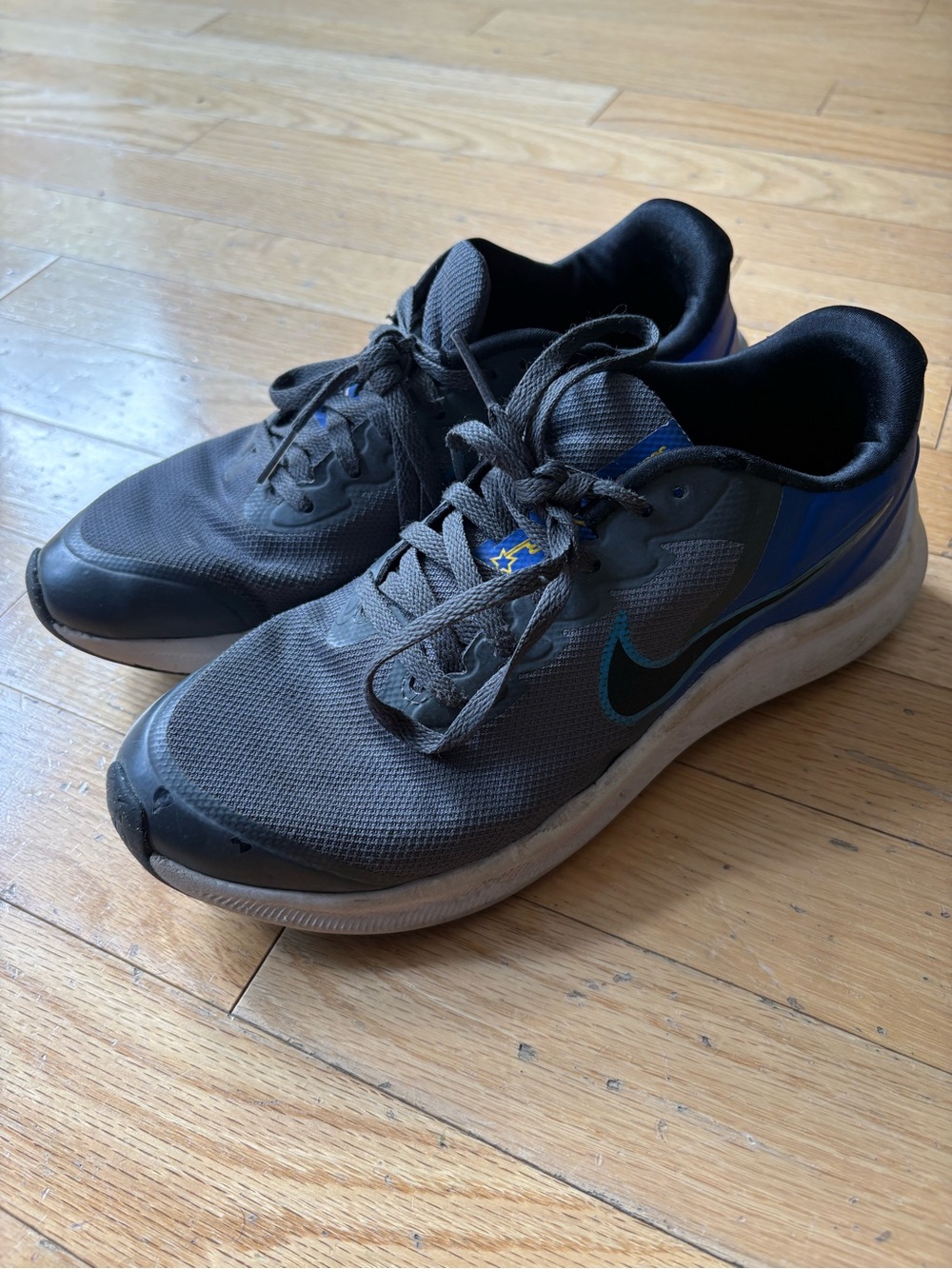 Nike Boys Youth Running Shoes Sneakers Size US 5Y